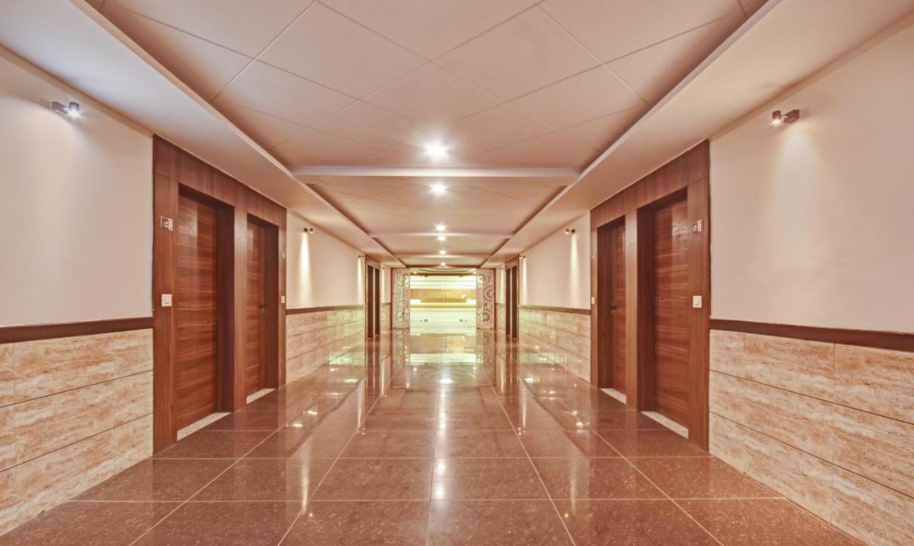 Hotel Luxura, Ahmedabad Exterior photo